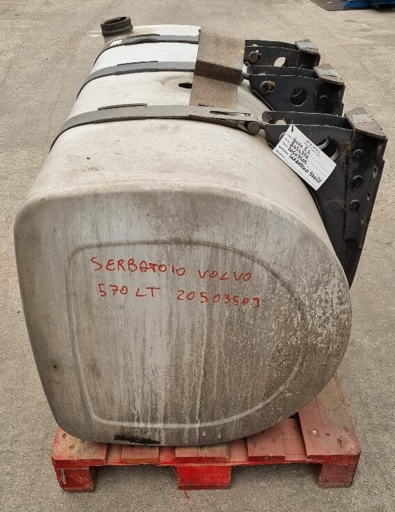 Serbatoio Volvo 570 lt - Réservoir de carburant pour Camion: photos 1 Serbatoio Volvo 570 lt - Réservoir de carburant pour Camion: photos 1
