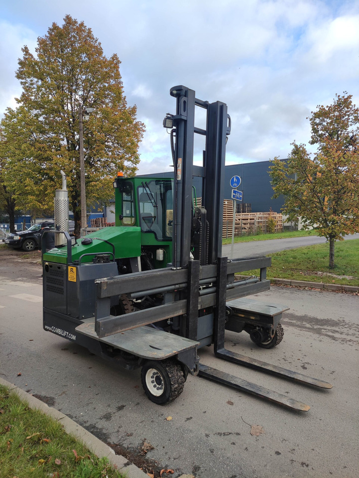 Combilift C4500 - Chariot latéral: photos 2 Combilift C4500 - Chariot latéral: photos 2