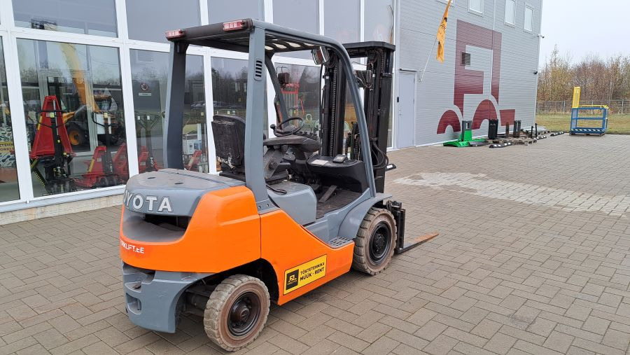 Toyota 02-8FDF20 - Chariot élévateur diesel: photos 4 Toyota 02-8FDF20 - Chariot élévateur diesel: photos 4