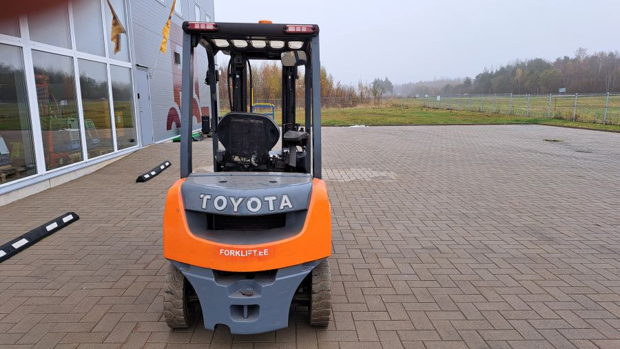 Toyota 02-8FDF20 - Chariot élévateur diesel: photos 5 Toyota 02-8FDF20 - Chariot élévateur diesel: photos 5