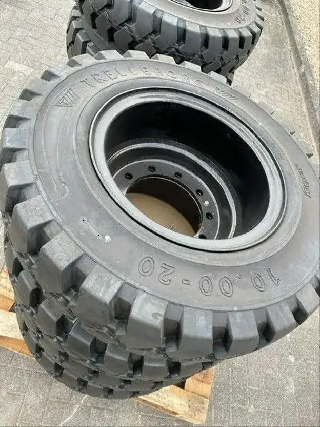 Trelleborg 10.00-20 - Pneu pour Camion: photos 3 Trelleborg 10.00-20 - Pneu pour Camion: photos 3
