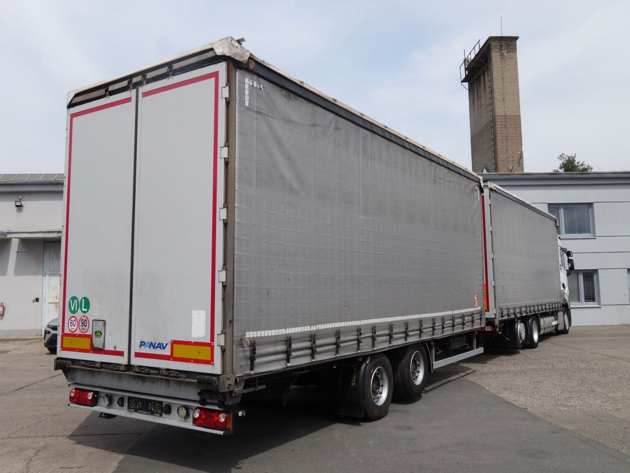 Renault T520 6x2 + trailer, 120m3, 2x Liftachse - Camion à rideaux coulissants: photos 4 Renault T520 6x2 + trailer, 120m3, 2x Liftachse - Camion à rideaux coulissants: photos 4