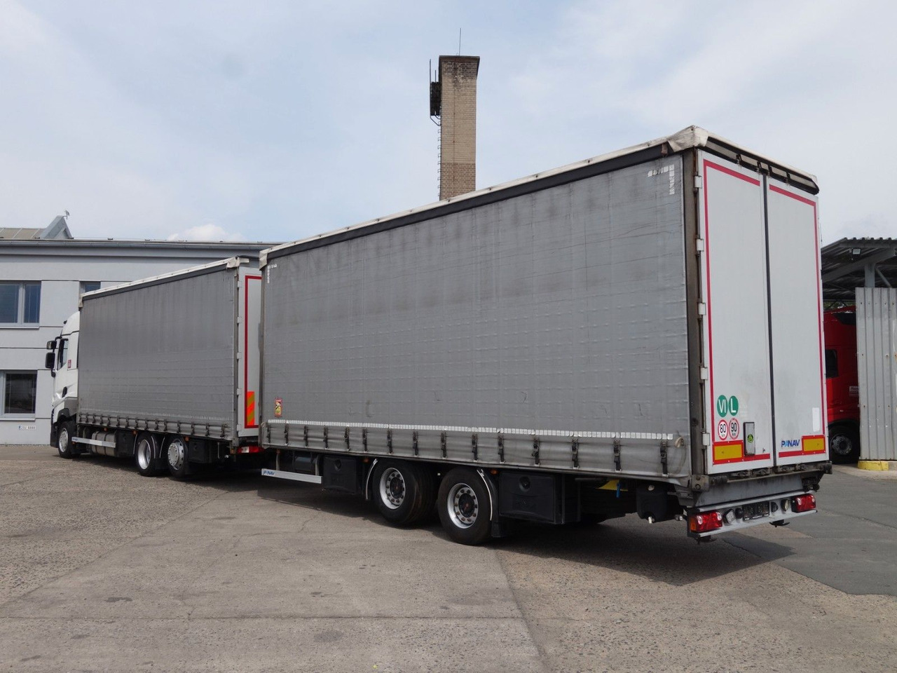 Renault T520 6x2 + trailer, 120m3, 2x Liftachse - Camion à rideaux coulissants: photos 3 Renault T520 6x2 + trailer, 120m3, 2x Liftachse - Camion à rideaux coulissants: photos 3