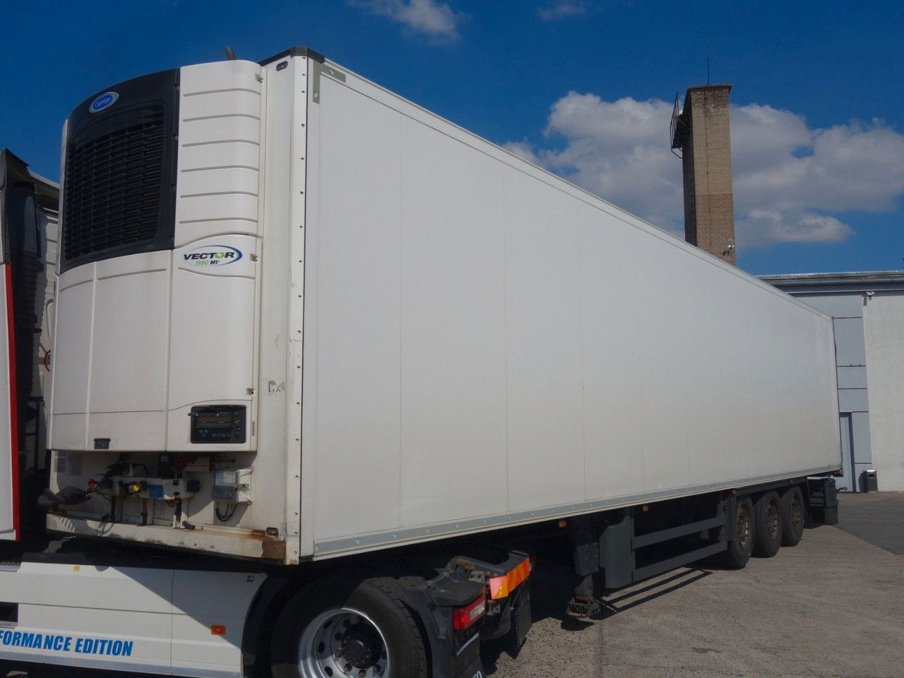 Schmitz Cargobull SKO 24/L mir Carrier 1950, Liftachse, 2 Kammern - Semi-remorque frigorifique: photos 2 Schmitz Cargobull SKO 24/L mir Carrier 1950, Liftachse, 2 Kammern - Semi-remorque frigorifique: photos 2