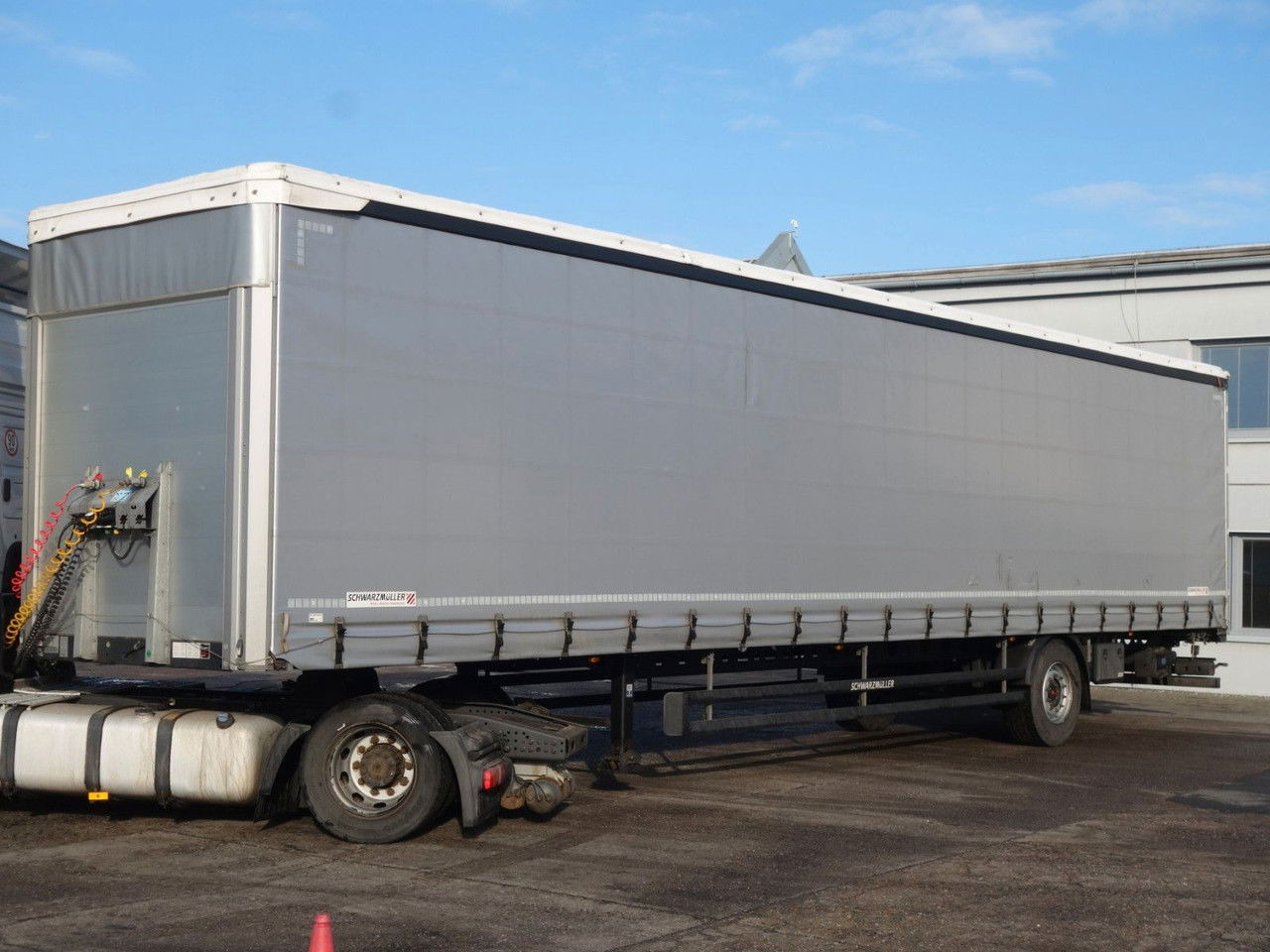 Schwarzmüller SPA 3/E Standard, 1 Achse, SAF SPA 3/E Standard, 1 Achse, SAF - Semi-remorque rideaux coulissants: photos 1 Schwarzmüller SPA 3/E Standard, 1 Achse, SAF SPA 3/E Standard, 1 Achse, SAF - Semi-remorque rideaux coulissants: photos 1