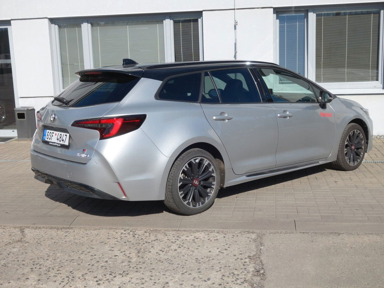 Toyota Corolla Touring 2,0 Hybrid GR Sport - Voiture break: photos 5 Toyota Corolla Touring 2,0 Hybrid GR Sport - Voiture break: photos 5