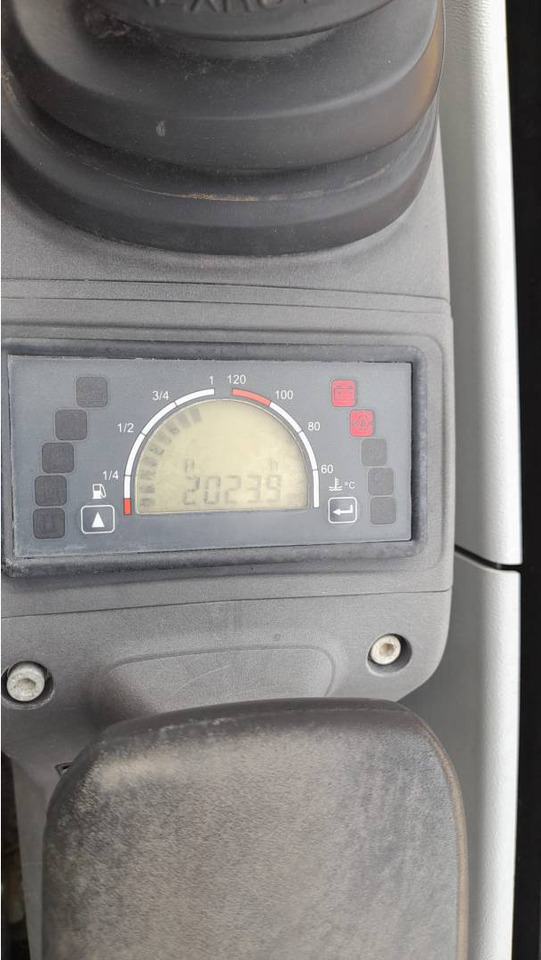 CAT 302.7DCR - Pelle sur chenille: photos 5 CAT 302.7DCR - Pelle sur chenille: photos 5