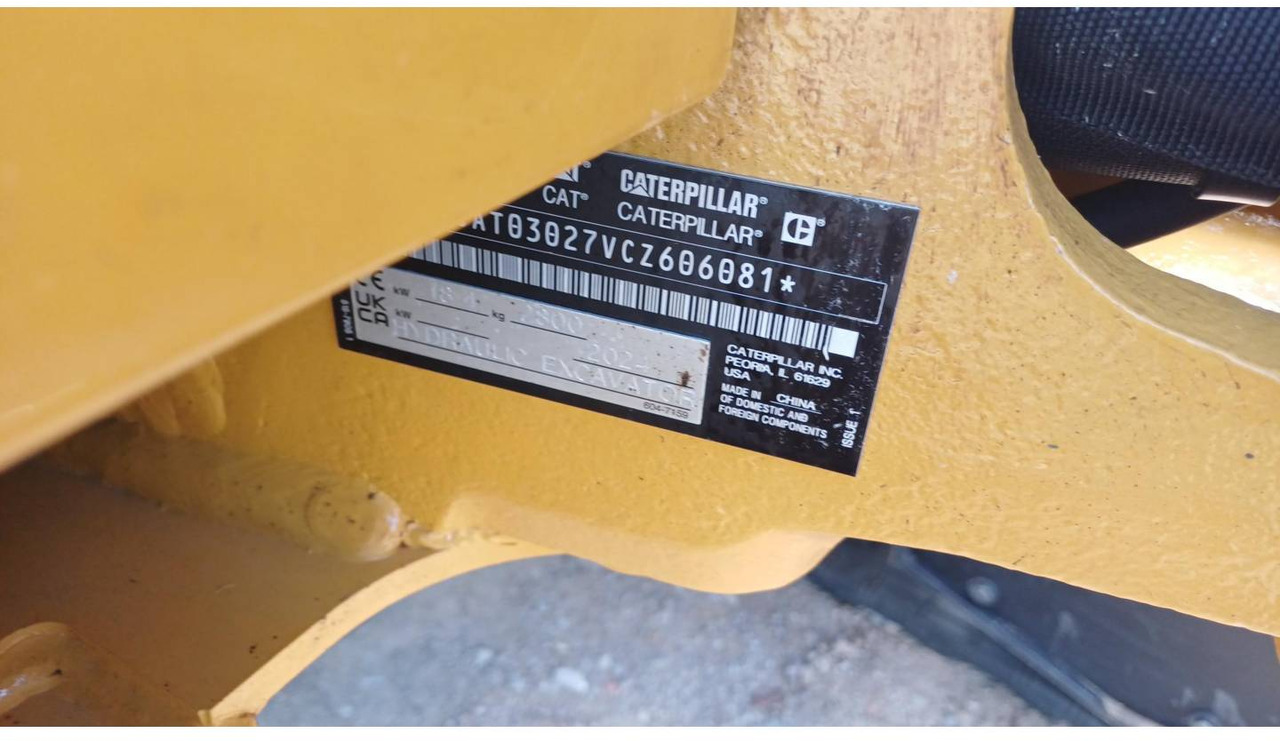Pelle sur chenille CAT 302.7CR: photos 6
