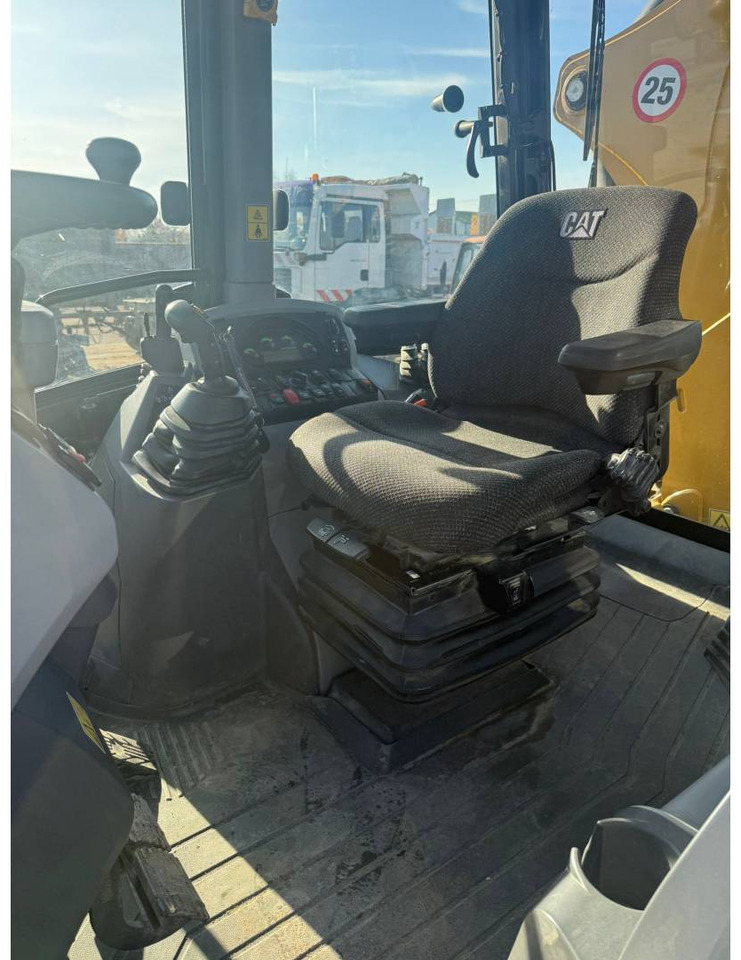 CAT 432F2 - Tractopelle: photos 5 CAT 432F2 - Tractopelle: photos 5