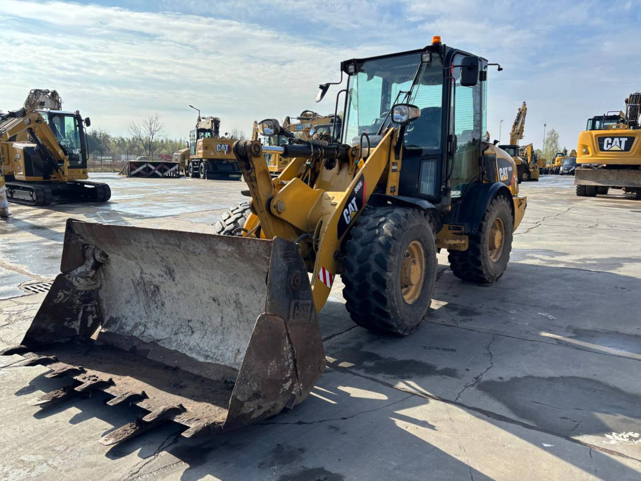 CAT 906H2 - Chargeuse sur pneus: photos 1 CAT 906H2 - Chargeuse sur pneus: photos 1