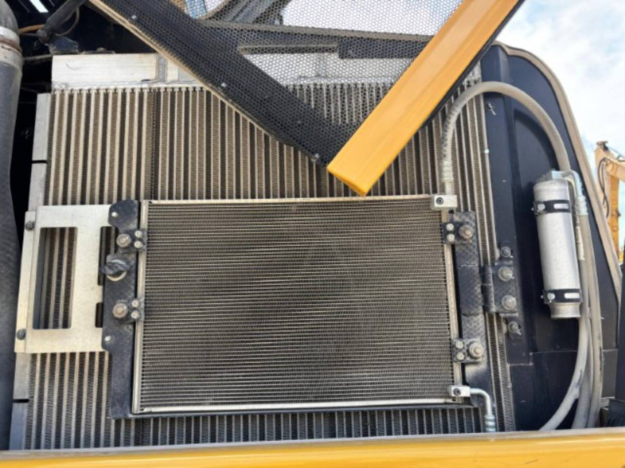 Pelle sur pneus CAT M315F: photos 9 Pelle sur pneus CAT M315F: photos 9