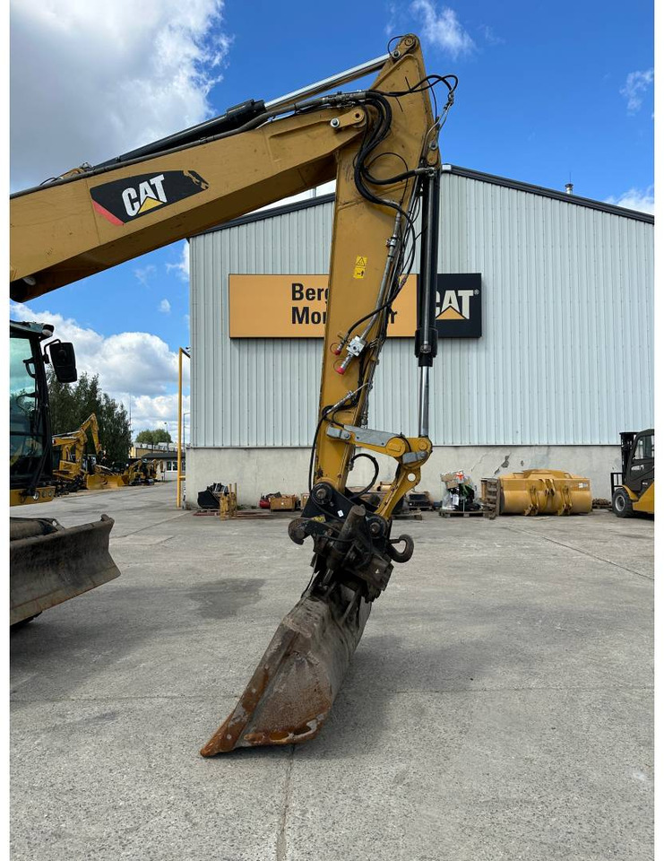 Pelle sur pneus CAT M318F: photos 18