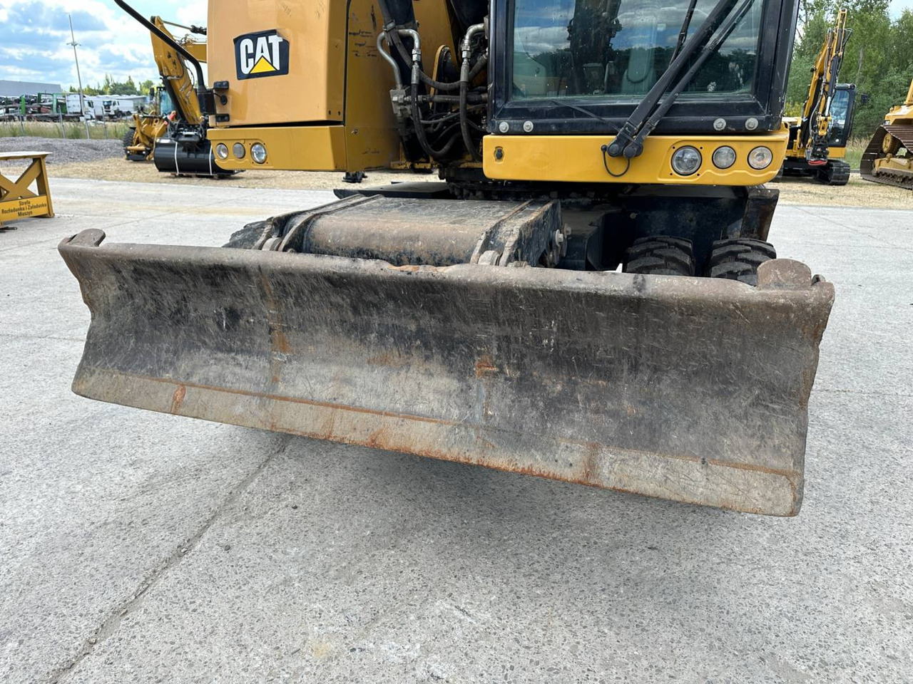 Pelle sur pneus CAT M318F: photos 16