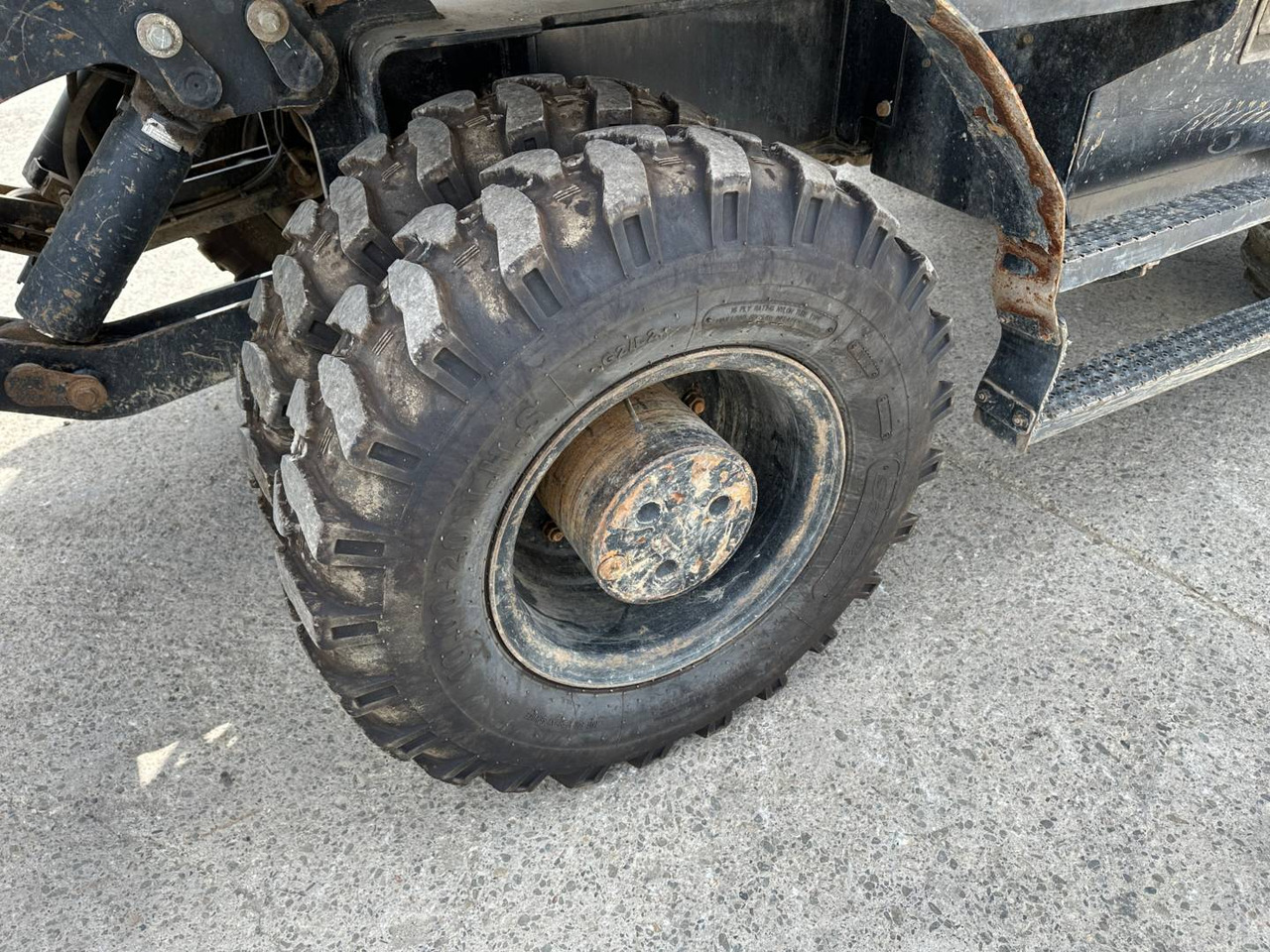 Pelle sur pneus CAT M318F: photos 26