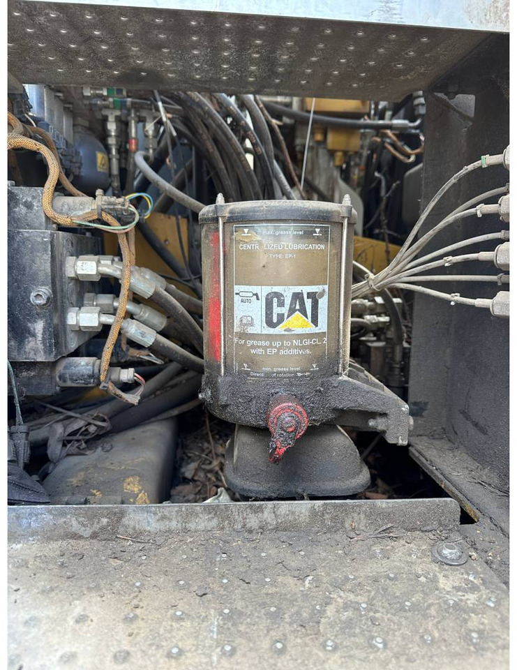 Pelle sur pneus CAT M318F: photos 24