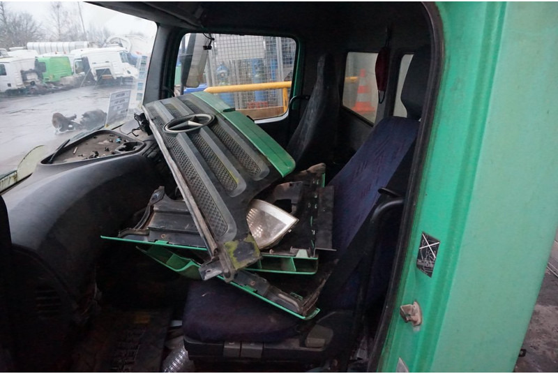 Mercedes-Benz ATEGO F07 KORT RECHTS STUUR 972 890 25 200671 - Cabine et intérieur pour Camion: photos 5 Mercedes-Benz ATEGO F07 KORT RECHTS STUUR 972 890 25 200671 - Cabine et intérieur pour Camion: photos 5