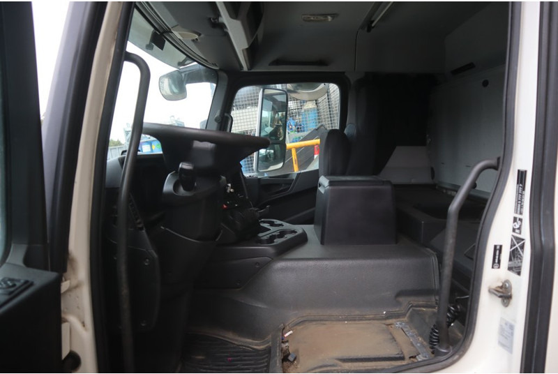 Mercedes-Benz L-STREAMSPACE 2.3MM 320 TUNNEL - Cabine et intérieur pour Camion: photos 5 Mercedes-Benz L-STREAMSPACE 2.3MM 320 TUNNEL - Cabine et intérieur pour Camion: photos 5