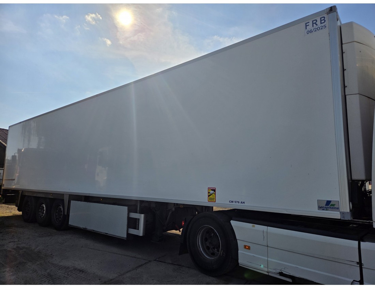 FRUHEAUF FST4 REFRIGERATED SEMITRAILER 3 AXLE MEAT RAILS THERMOKING SLX E 300 30 - Semi-remorque frigorifique: photos 3 FRUHEAUF FST4 REFRIGERATED SEMITRAILER 3 AXLE MEAT RAILS THERMOKING SLX E 300 30 - Semi-remorque frigorifique: photos 3