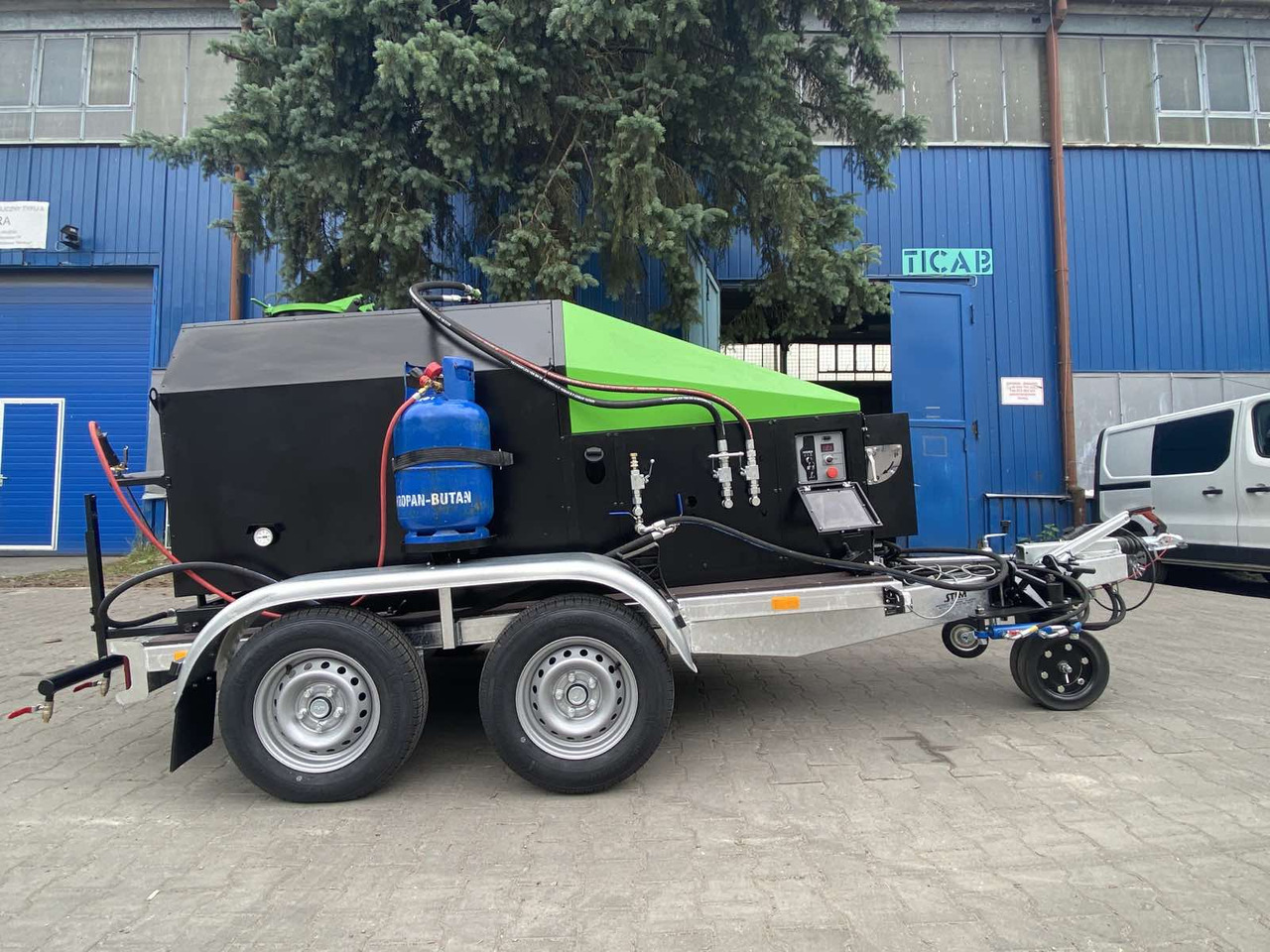 TICAB SelfPropelled Bitumen Emulsion Sprayer,1000L,Manufacturer - Répandeuse: photos 1 TICAB SelfPropelled Bitumen Emulsion Sprayer,1000L,Manufacturer - Répandeuse: photos 1