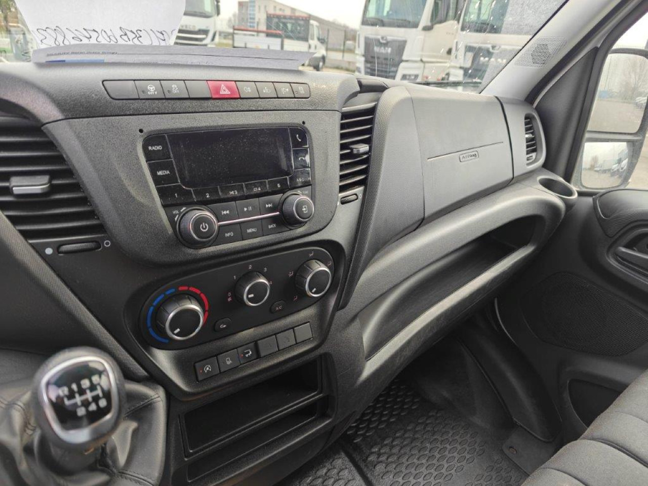 Fourgon utilitaire IVECO Daily 35C16H: photos 13