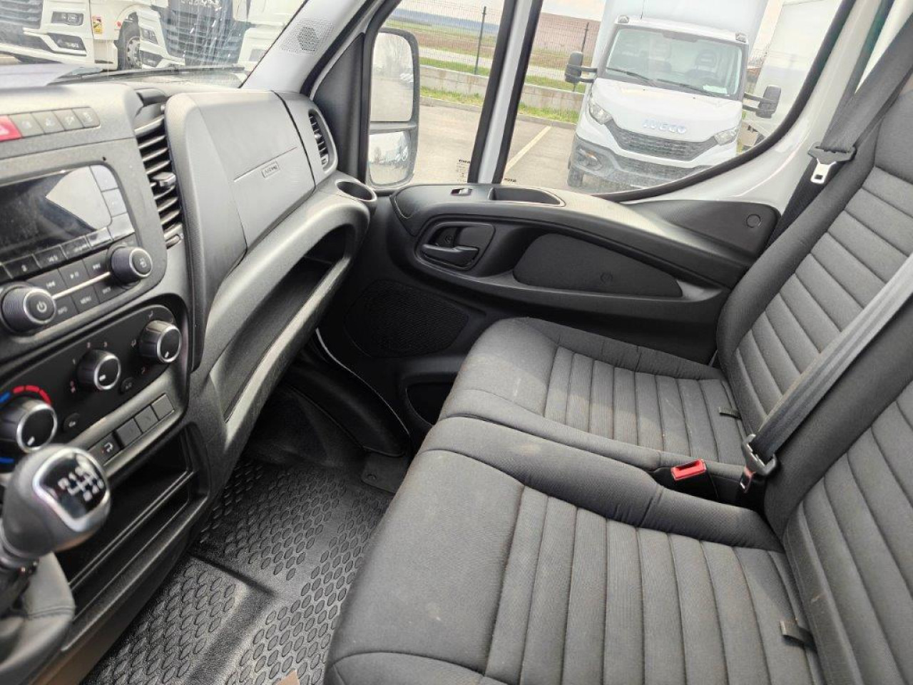 Fourgon utilitaire IVECO Daily 35C16H: photos 15