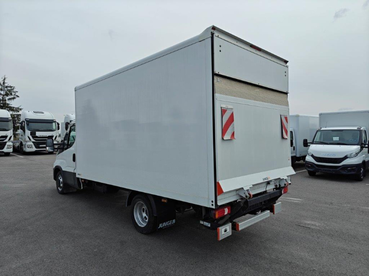 Fourgon utilitaire IVECO Daily 35C16H: photos 9