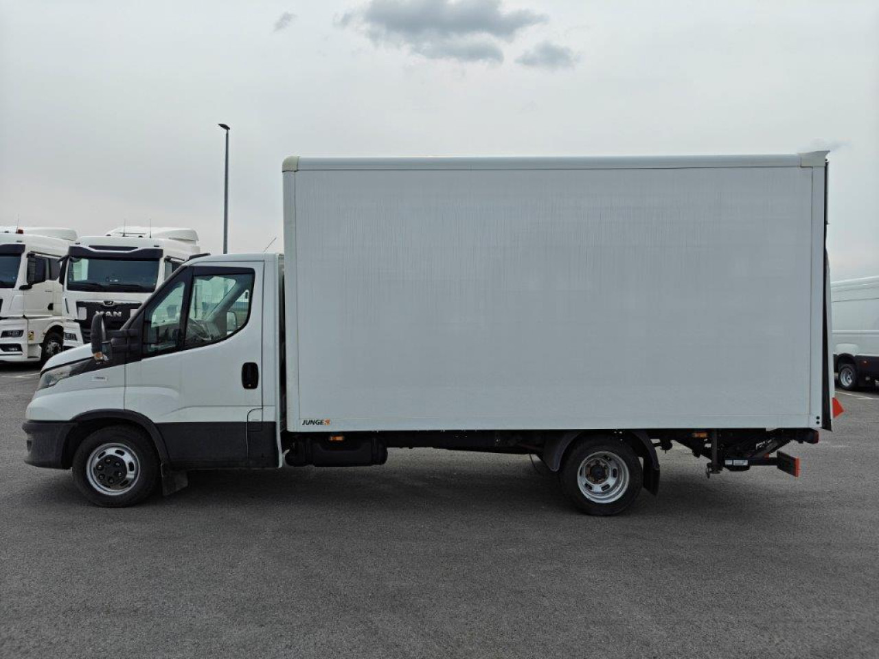 Fourgon utilitaire IVECO Daily 35C16H: photos 6