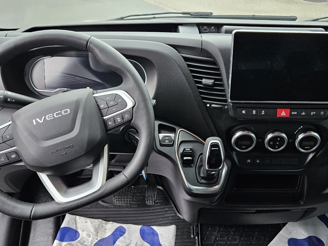 IVECO Daily 35S14A8 - Fourgon utilitaire: photos 5 IVECO Daily 35S14A8 - Fourgon utilitaire: photos 5