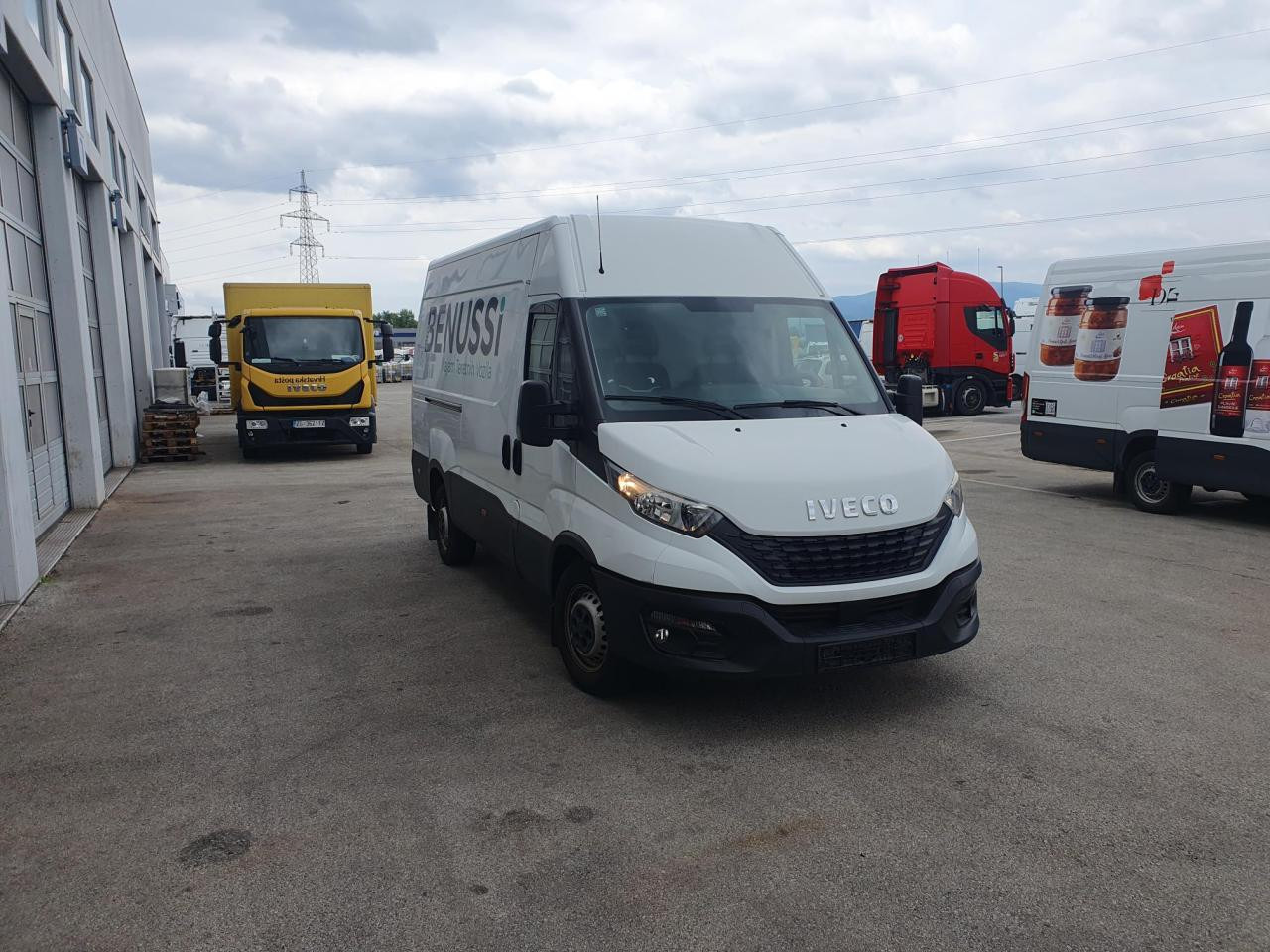 IVECO Daily 35S14V - Transport de personnes: photos 2 IVECO Daily 35S14V - Transport de personnes: photos 2