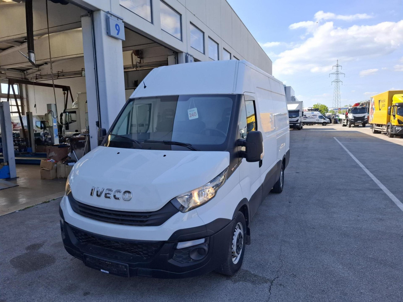 IVECO Daily 35S14V - Transport de personnes: photos 1 IVECO Daily 35S14V - Transport de personnes: photos 1