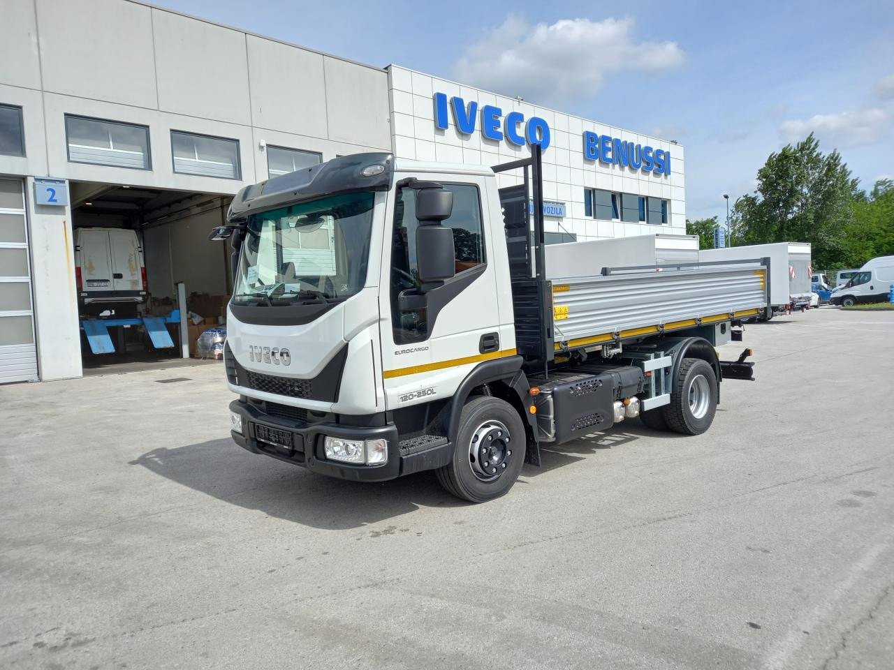 IVECO Eurocargo ML120EL25 - Utilitaire benne: photos 1 IVECO Eurocargo ML120EL25 - Utilitaire benne: photos 1