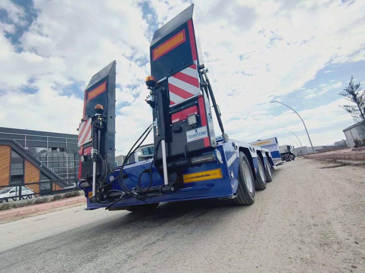 Scorpion Trailer SCORPION TRAILER 3 AXLE LOWBED SEMI TRAILER (CUSTOMIZED) - Semi-remorque surbaissé: photos 3 Scorpion Trailer SCORPION TRAILER 3 AXLE LOWBED SEMI TRAILER (CUSTOMIZED) - Semi-remorque surbaissé: photos 3