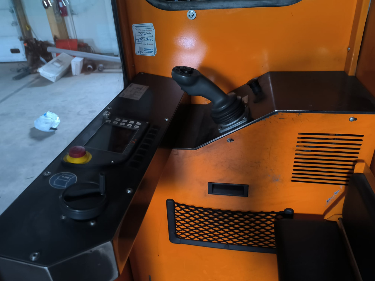 HUBTEX MSU 30 - Chariot multidirectionnel: photos 2 HUBTEX MSU 30 - Chariot multidirectionnel: photos 2