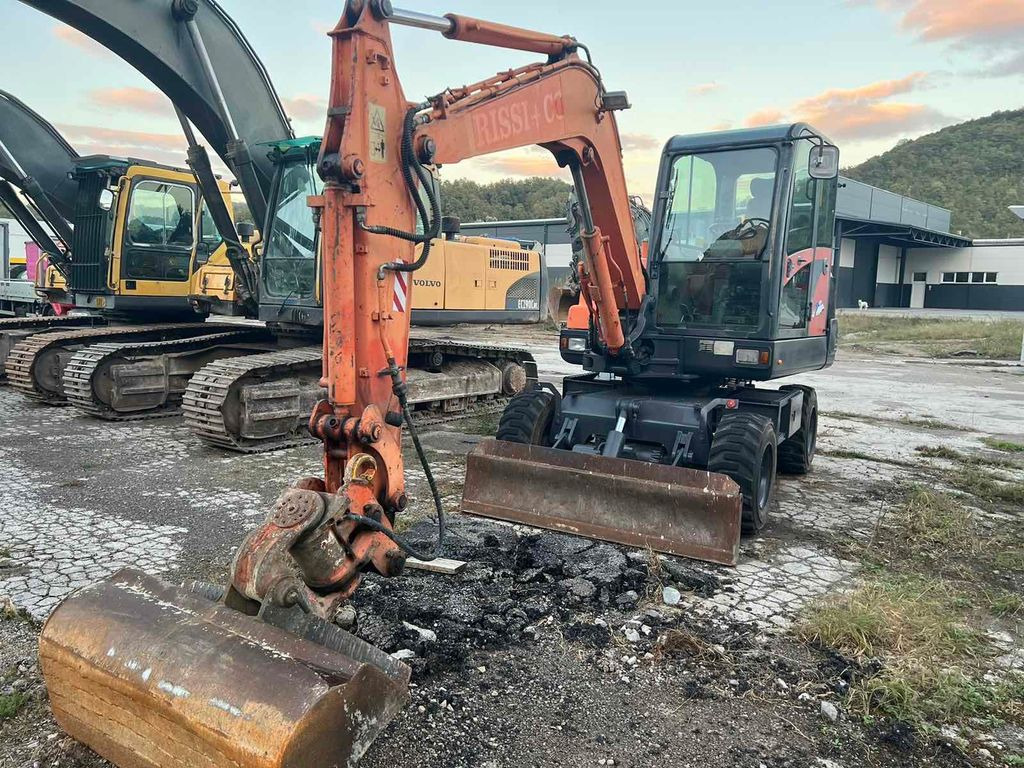 Doosan S55W-V Plus, 4800hours - Pelle sur pneus: photos 1 Doosan S55W-V Plus, 4800hours - Pelle sur pneus: photos 1