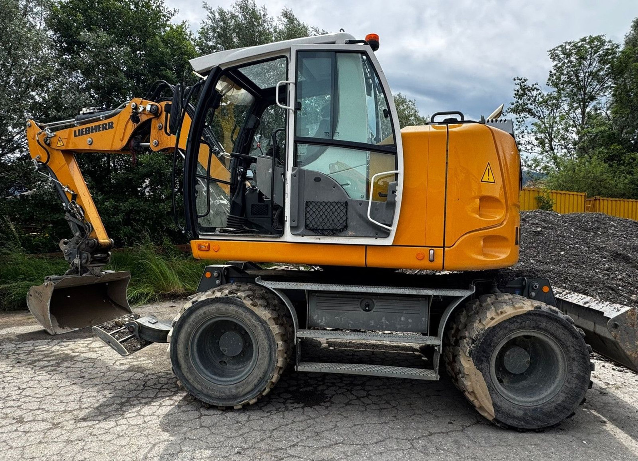 Liebherr A910 Compact Litronic,3 Schaufeln,Schnellwechsle - Pelle sur pneus: photos 1 Liebherr A910 Compact Litronic,3 Schaufeln,Schnellwechsle - Pelle sur pneus: photos 1