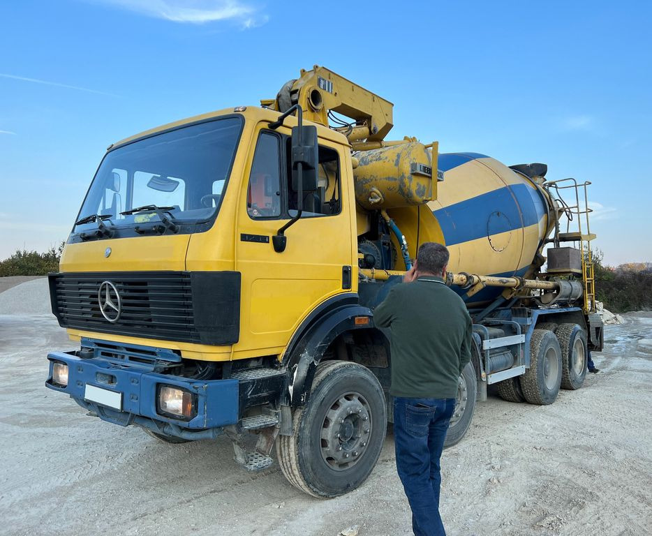 Mercedes-Benz 3234B 8x4, E1, PUMI, Putzmeister 21m - Camion pompe: photos 3 Mercedes-Benz 3234B 8x4, E1, PUMI, Putzmeister 21m - Camion pompe: photos 3