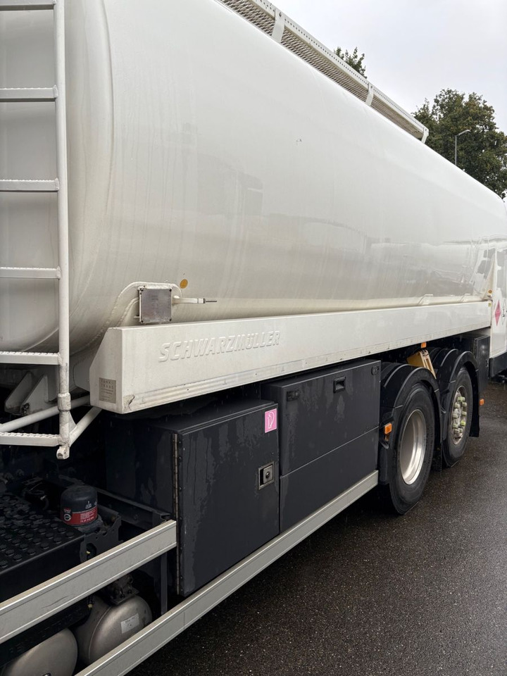 Renault T460 6x2, E6, ADR, Diesel/Benzin, Schwarzmueller - Camion citerne: photos 4 Renault T460 6x2, E6, ADR, Diesel/Benzin, Schwarzmueller - Camion citerne: photos 4