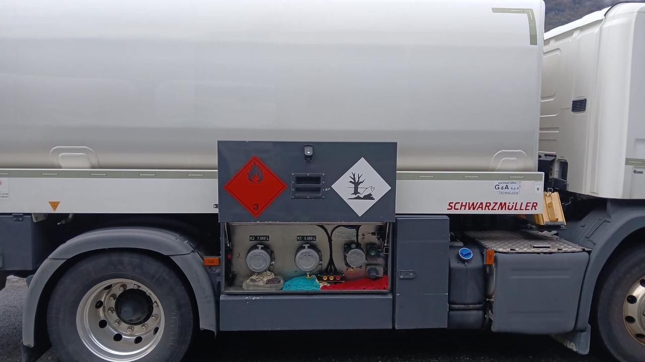 Scania P450 LB 4x2, ADR, Schwarzmueller Anhaenger Fuel - Camion citerne: photos 4 Scania P450 LB 4x2, ADR, Schwarzmueller Anhaenger Fuel - Camion citerne: photos 4