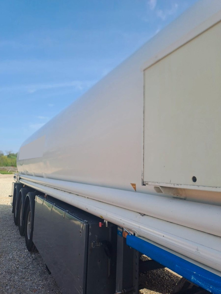 Schrader ADR, Treibstoff Diesel/Benzin, 4 Kammern, Sening Schrader ADR, Treibstoff Diesel/Benzin, 4 Kammern, Sening - Semi-remorque citerne: photos 5 Schrader ADR, Treibstoff Diesel/Benzin, 4 Kammern, Sening Schrader ADR, Treibstoff Diesel/Benzin, 4 Kammern, Sening - Semi-remorque citerne: photos 5