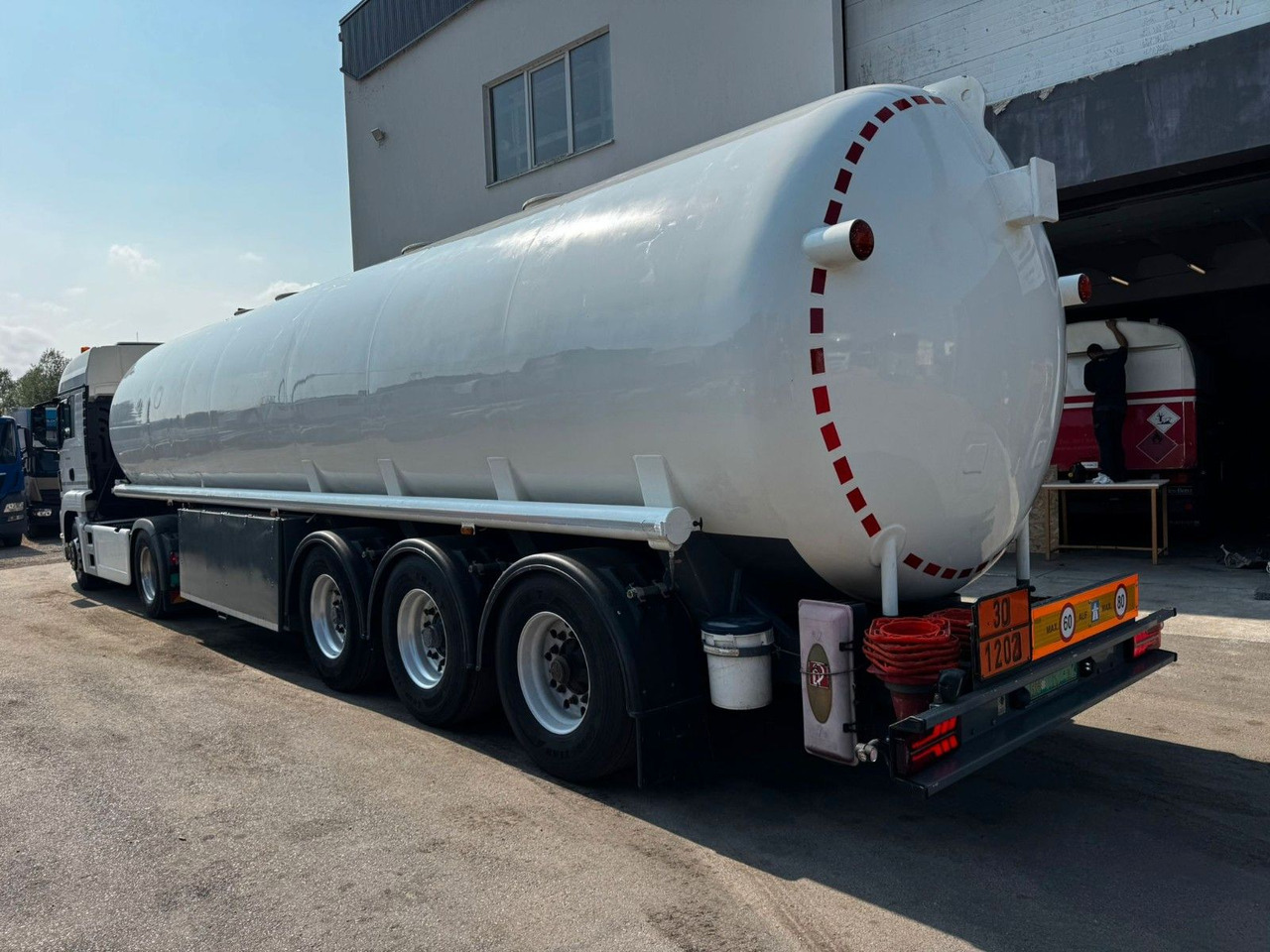Schrader Treibstoff Diesel/Benzin, 4 Kammern, Sening - Semi-remorque citerne: photos 4 Schrader Treibstoff Diesel/Benzin, 4 Kammern, Sening - Semi-remorque citerne: photos 4