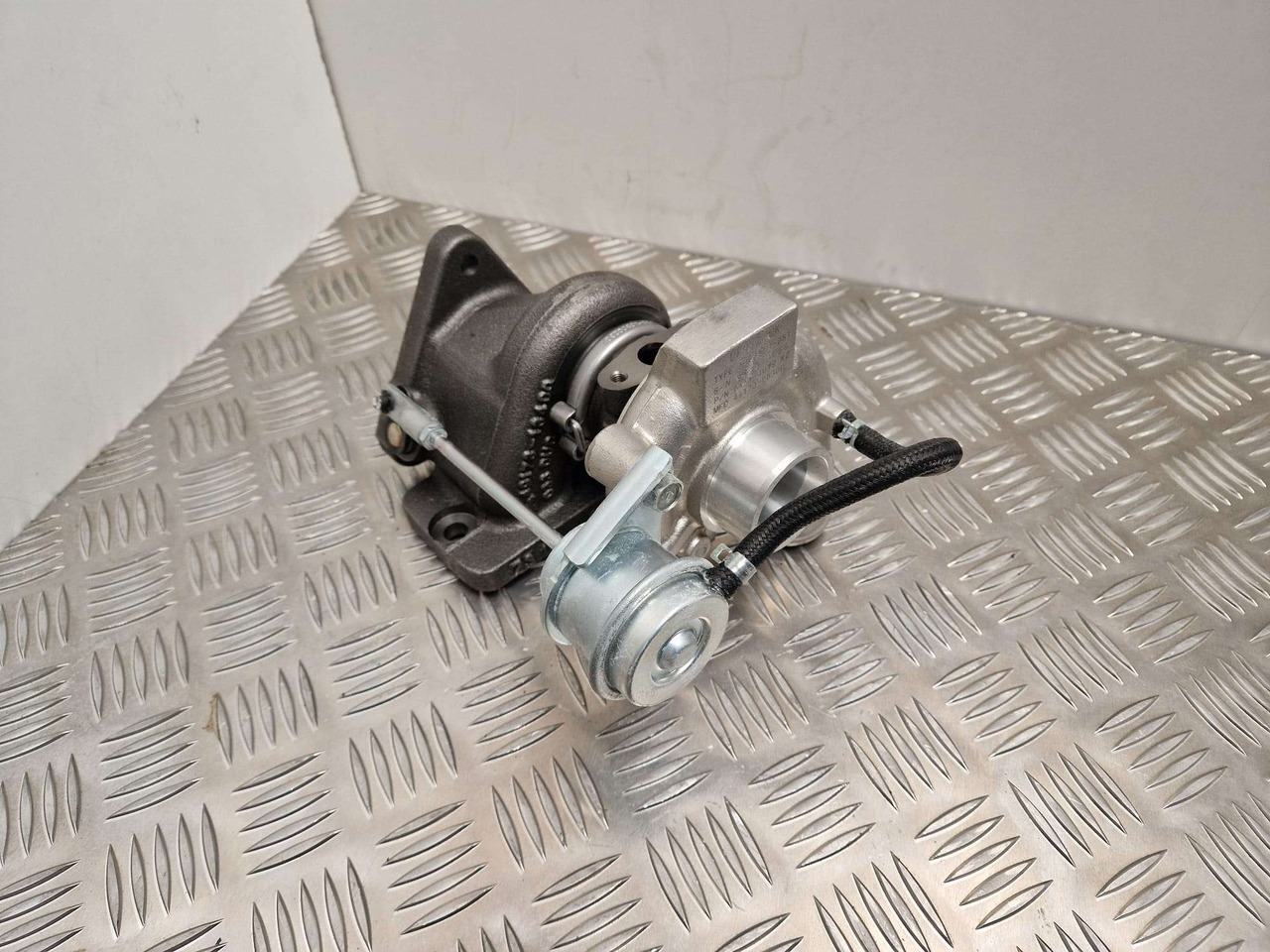 Deutz TD025L3-08T G33q Turbo - Moteur et pièces pour Engins de chantier: photos 4 Deutz TD025L3-08T G33q Turbo - Moteur et pièces pour Engins de chantier: photos 4