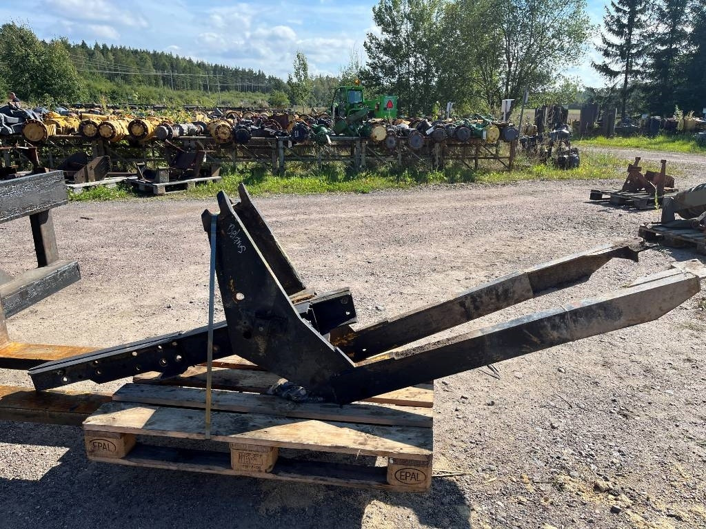 Lastarfäste Trima till Belarus 820 - Accessoire pour Chargeuse: photos 2 Lastarfäste Trima till Belarus 820 - Accessoire pour Chargeuse: photos 2