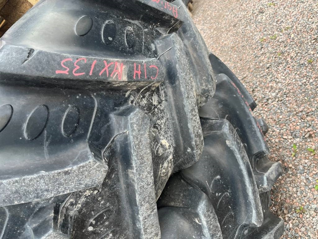 Agrimax 650/65-38 420/85-28 till Case MX 135 - Pneu pour Machine agricole: photos 3 Agrimax 650/65-38 420/85-28 till Case MX 135 - Pneu pour Machine agricole: photos 3