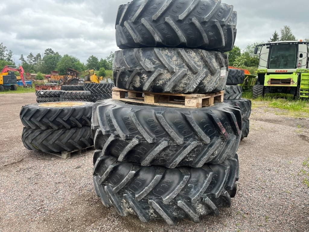 Agrimax 650/65-38 420/85-28 till Case MX 135 - Pneu pour Machine agricole: photos 1 Agrimax 650/65-38 420/85-28 till Case MX 135 - Pneu pour Machine agricole: photos 1