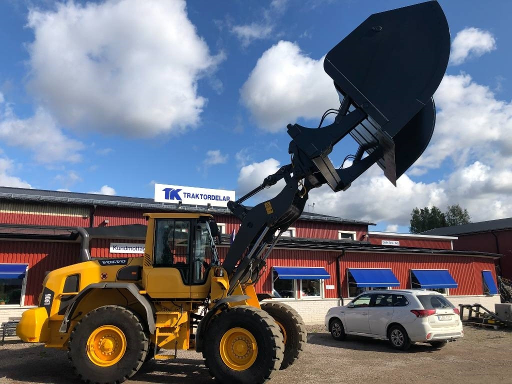 Högtippskopa / Hightipp bucket 9 Kubik - Godet pour chargeur pour Engins de chantier: photos 1 Högtippskopa / Hightipp bucket 9 Kubik - Godet pour chargeur pour Engins de chantier: photos 1