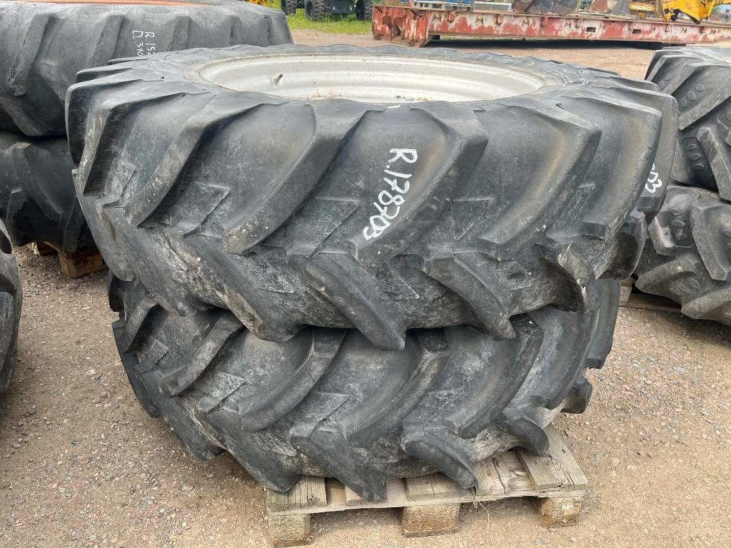Michelin 16,9R34 till Case IH - Pneu pour Machine agricole: photos 1 Michelin 16,9R34 till Case IH - Pneu pour Machine agricole: photos 1