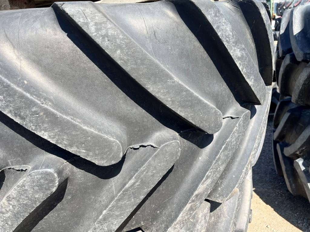 Michelin 600/65R34 480/65R24 till NH T5070 - Pneu pour Machine agricole: photos 3 Michelin 600/65R34 480/65R24 till NH T5070 - Pneu pour Machine agricole: photos 3