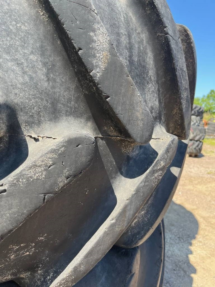 Michelin 650/65R38 520/65R28 till Case , MC Cormick - Pneu pour Machine agricole: photos 3 Michelin 650/65R38 520/65R28 till Case , MC Cormick - Pneu pour Machine agricole: photos 3