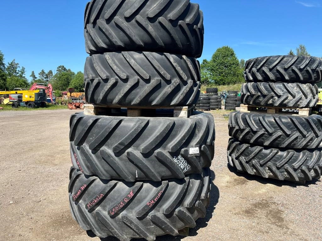 Michelin 650/65R38 540/65R28 till Fendt 716 - Pneu pour Machine agricole: photos 1 Michelin 650/65R38 540/65R28 till Fendt 716 - Pneu pour Machine agricole: photos 1