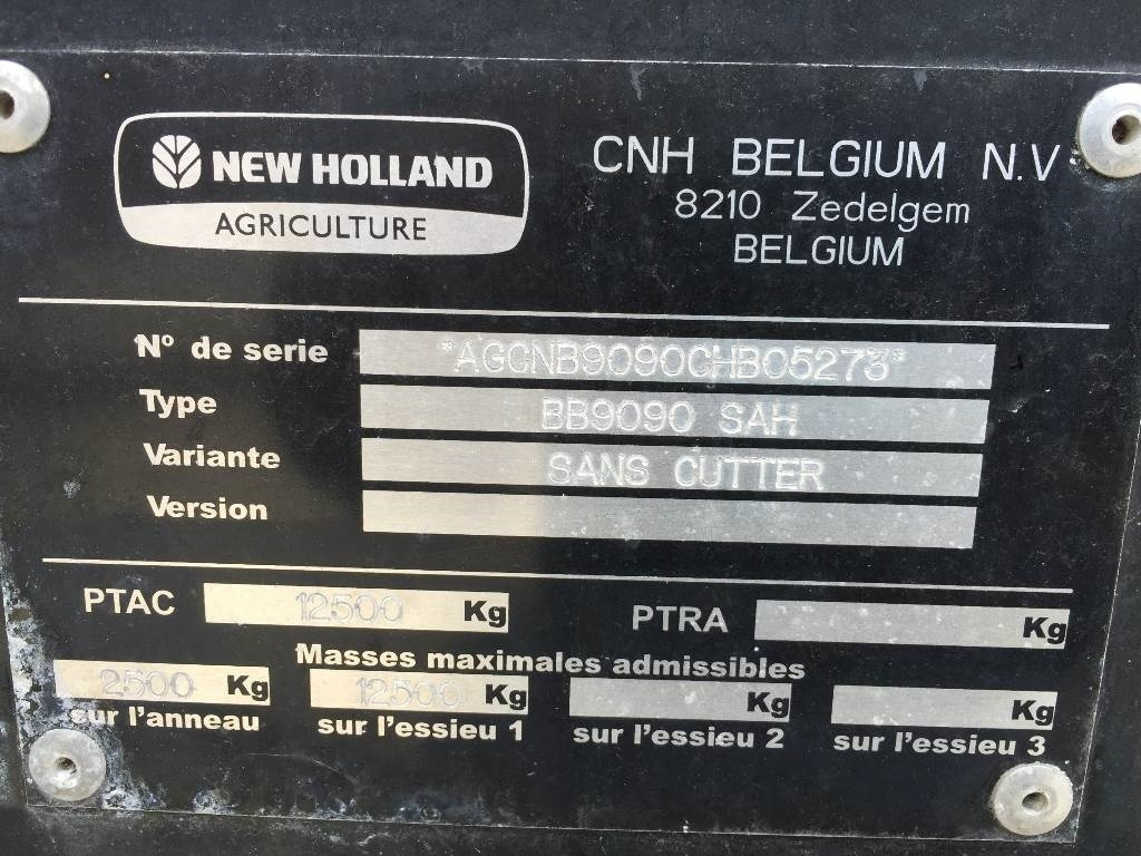 New Holland BB9090 Damaged / Skadad - Presse à balles cubiques: photos 3 New Holland BB9090 Damaged / Skadad - Presse à balles cubiques: photos 3